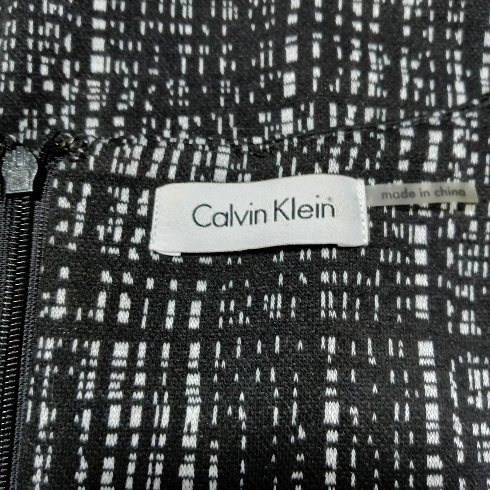 Calvin Klein Women’s Black & White Geometric Sleeveless Dress - Picture 4 of 14